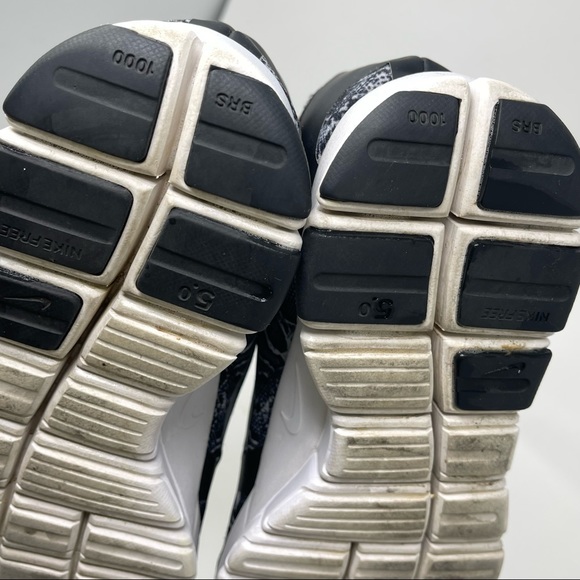 NIKE Free 5.0 V4 Black Gray Snake Print 695168-004 Running Shoes Womens - Picture 7 of 12